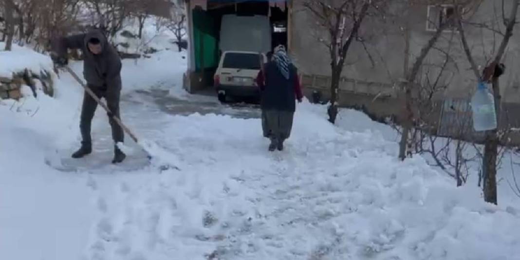 Kar bastırdı bembeyaz güne uyanıldı! Yarım metreye ulaşan kar su sıkıntısı çeken köylüye umut oldu 3